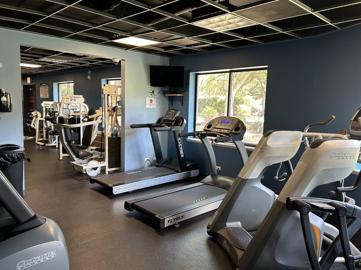 1206 New Wilke Road, Unit 206 Arlington Heights, IL 60005 - Photo 13 of 17 a view of a room with gym equipment