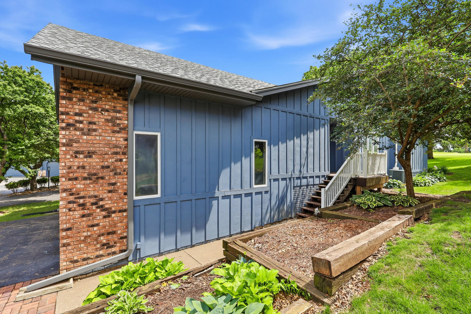 6401 Utica Ridge Road, Unit 12 Davenport, IA 52807 - Photo 3 of 35