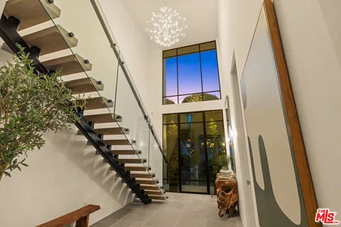 $4,650,000 | 8708 Dorrington Avenue, West Hollywood, CA 90048