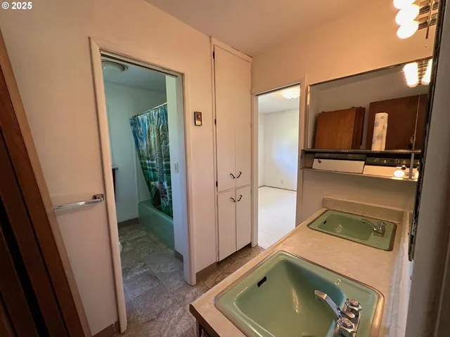 $285,000 | 5546 South Shore Drive, Florence, OR 97439