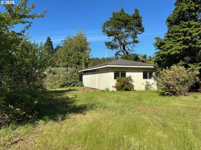 $285,000 | 5546 South Shore Drive, Florence, OR 97439