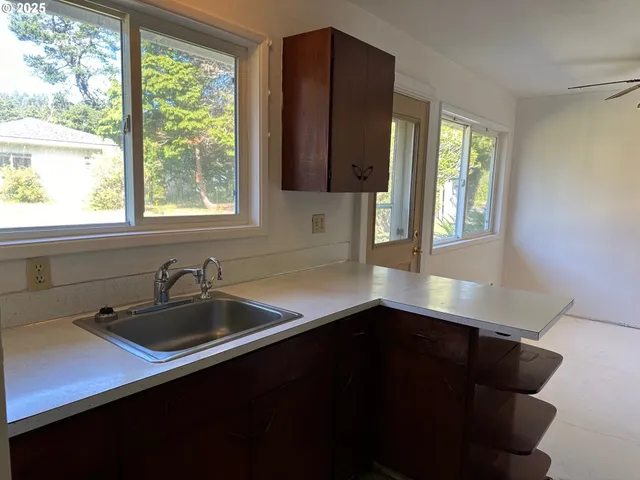 $285,000 | 5546 South Shore Drive, Florence, OR 97439