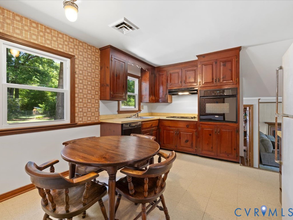 9740 Redbridge Road North Chesterfield, VA 23236 - Photo 8 of 31
