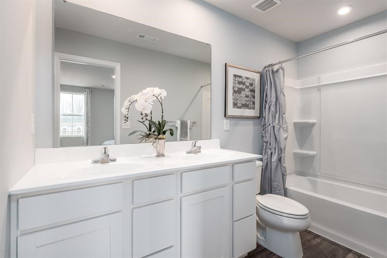 628 Merle Avenue Franklin, KY 42134 - Photo 8 of 12 a bathroom with a toilet sink and mirror