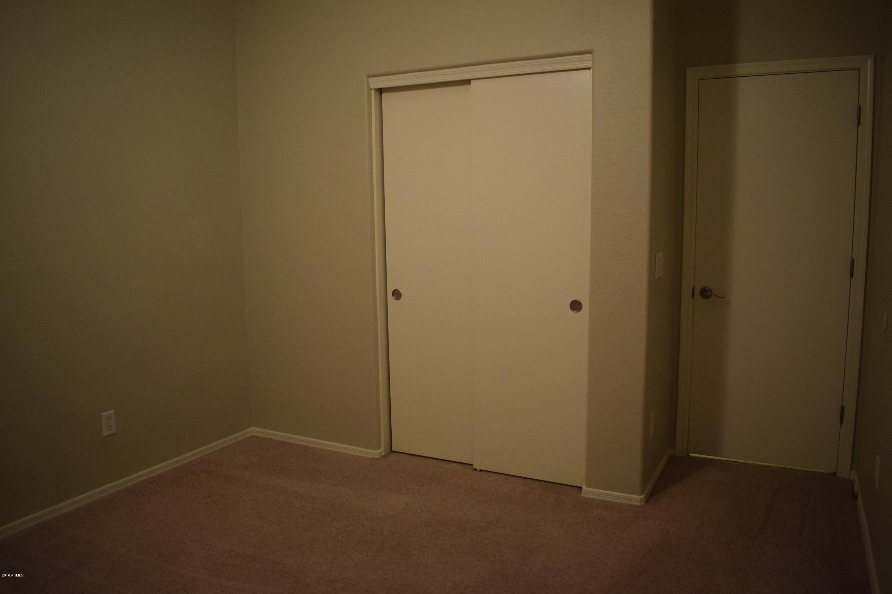 1418 East Darrel Road Phoenix, AZ 85042 - Photo 11 of 15 DSC_0043