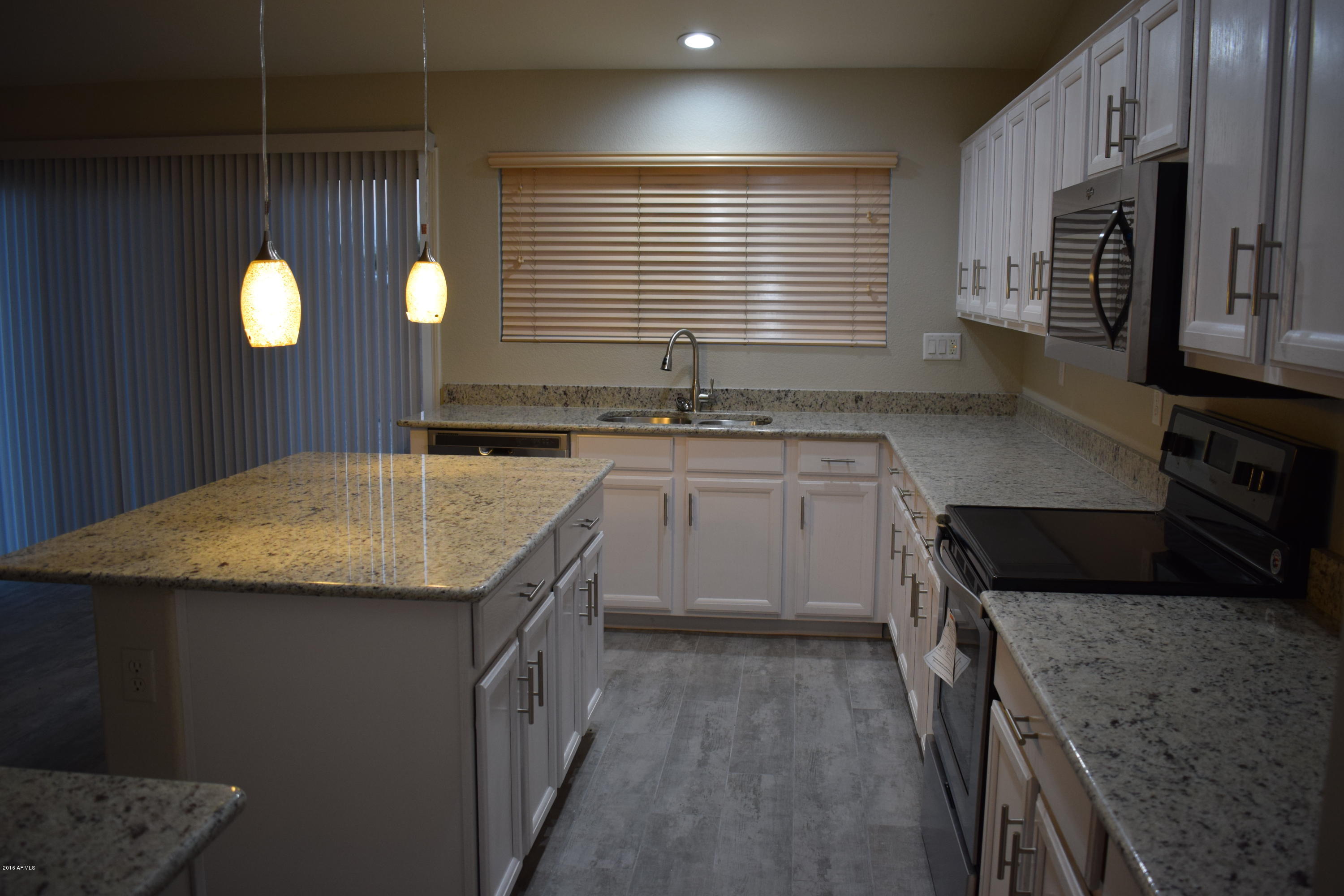1418 East Darrel Road Phoenix, AZ 85042 - Photo 5 of 15 DSC_0024