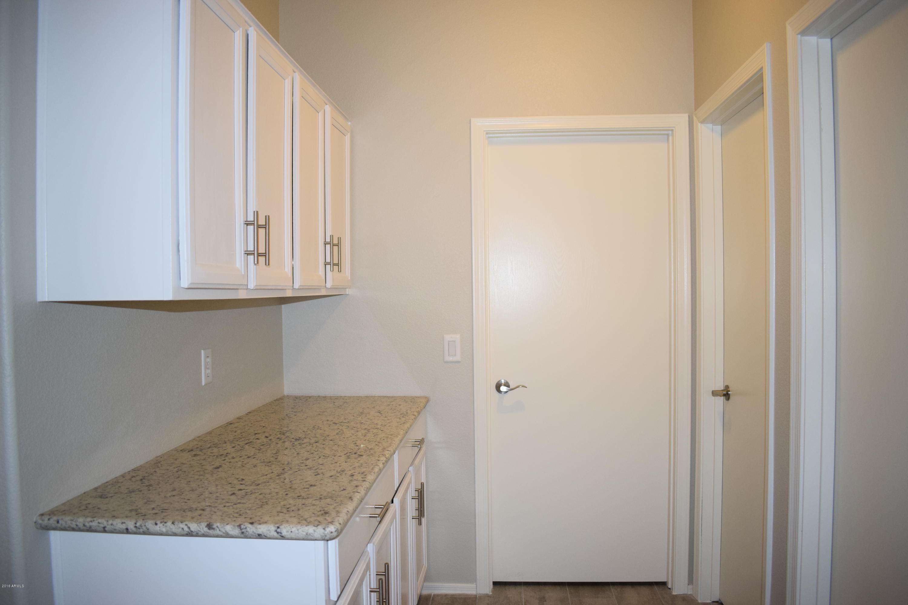 1418 East Darrel Road Phoenix, AZ 85042 - Photo 8 of 15 DSC_0032