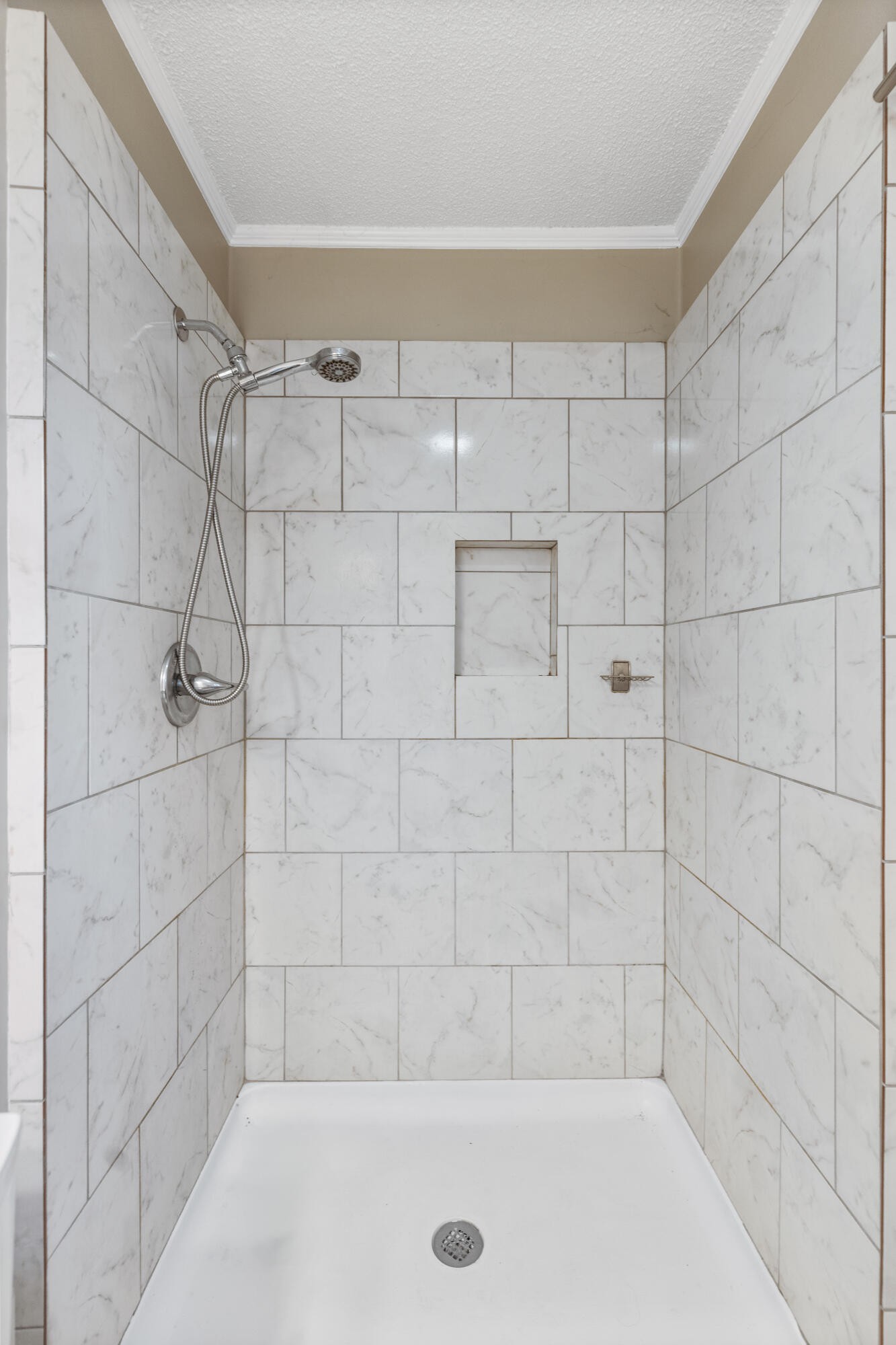 448 Apache Trail Northwest Cleveland, TN 37312 - Photo 13 of 38 a bathroom with a shower and bathtub