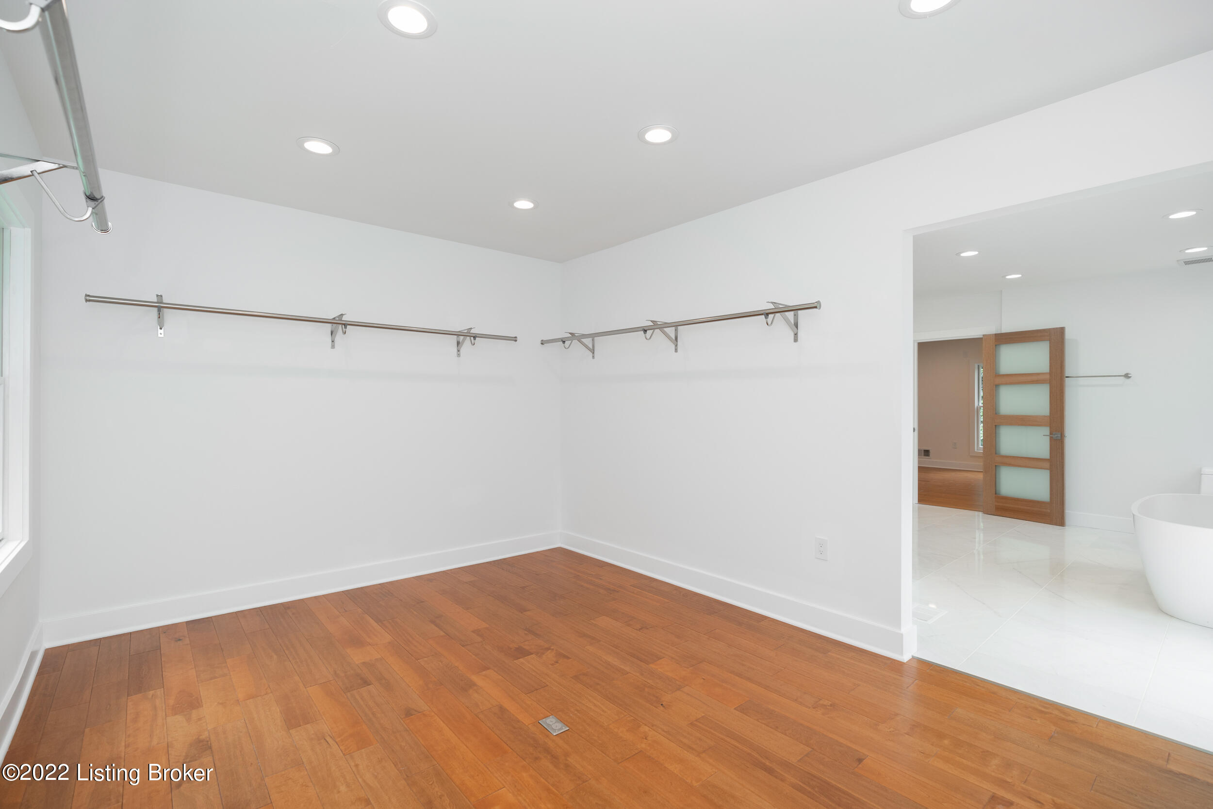 33 Arrowhead Road Louisville, KY 40207 - Photo 34 of 92 Primary Walkin Closet