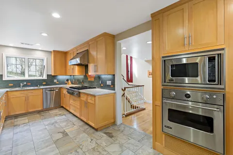$2,890,000 | 616 Lakeview Way, Redwood City, CA 94062