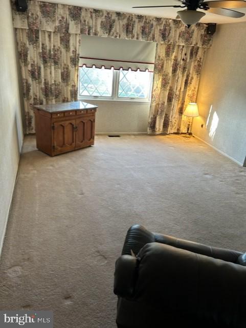 975 Ramsay Road Warminster, PA 18974 - Photo 4 of 34 Living Room