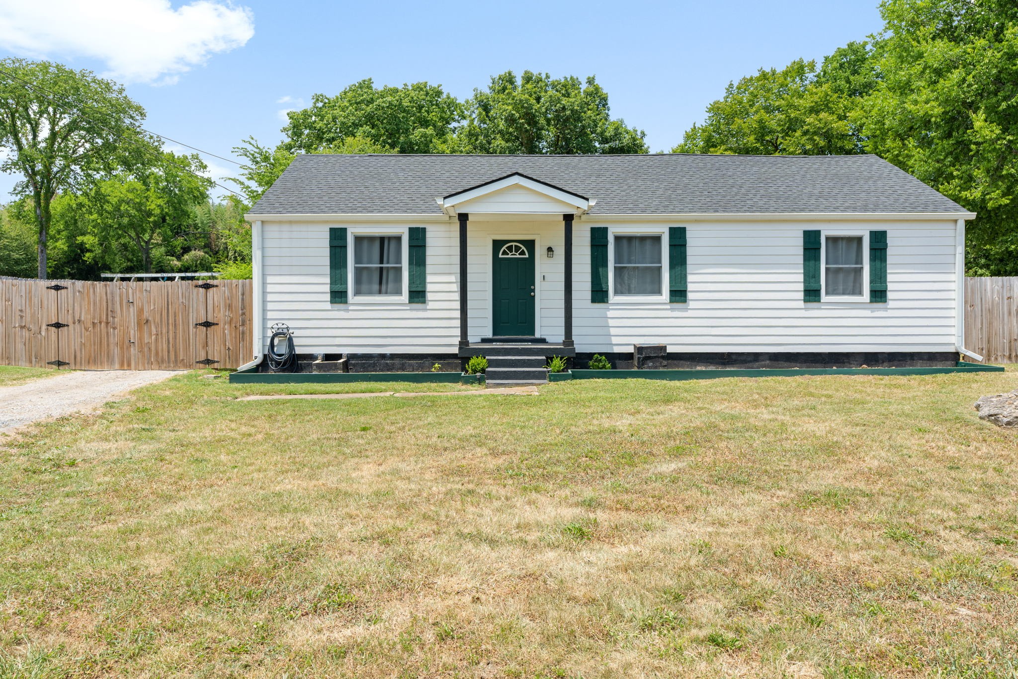 320 Randy Road Madison, TN 37115 - Photo 2 of 31