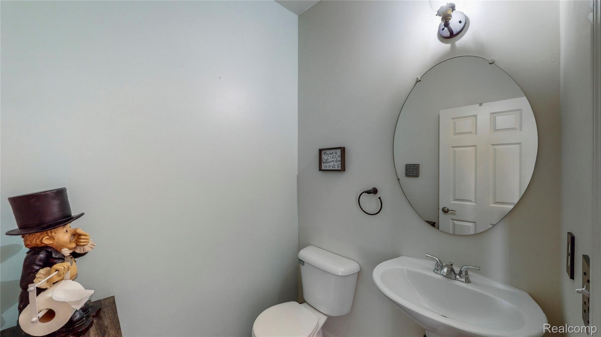 26991 Victoria Road Novi, MI 48374 - Photo 25 of 38 25 - Image.jpg