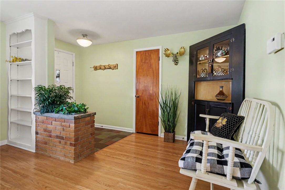 1004 Elmgrove Road Gates, NY 14624 - Photo 4 of 50