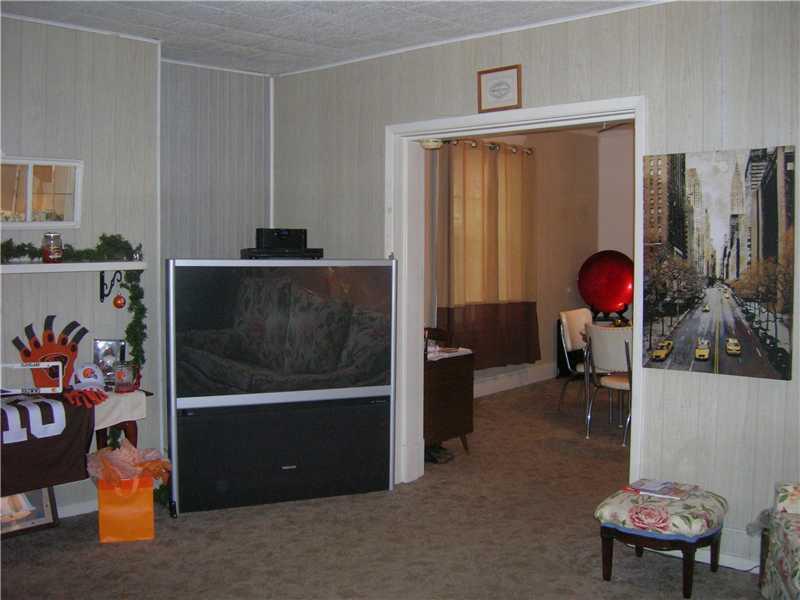114 Summit Street Butler, PA 16001 - Photo 4 of 24 Living Room.