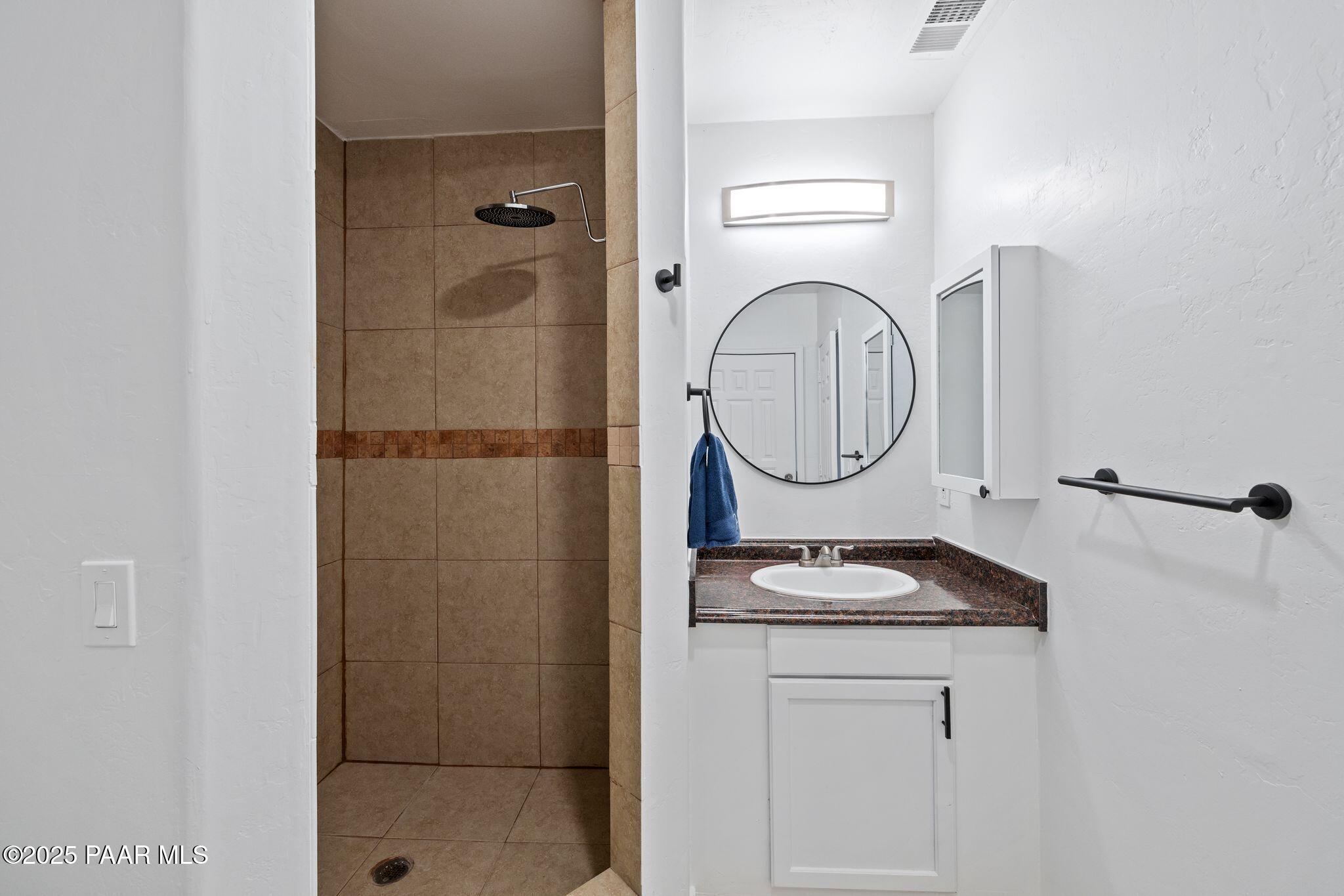 8070 East Gale Road Prescott Valley, AZ 86314 - Photo 20 of 37 Primary Bathroom