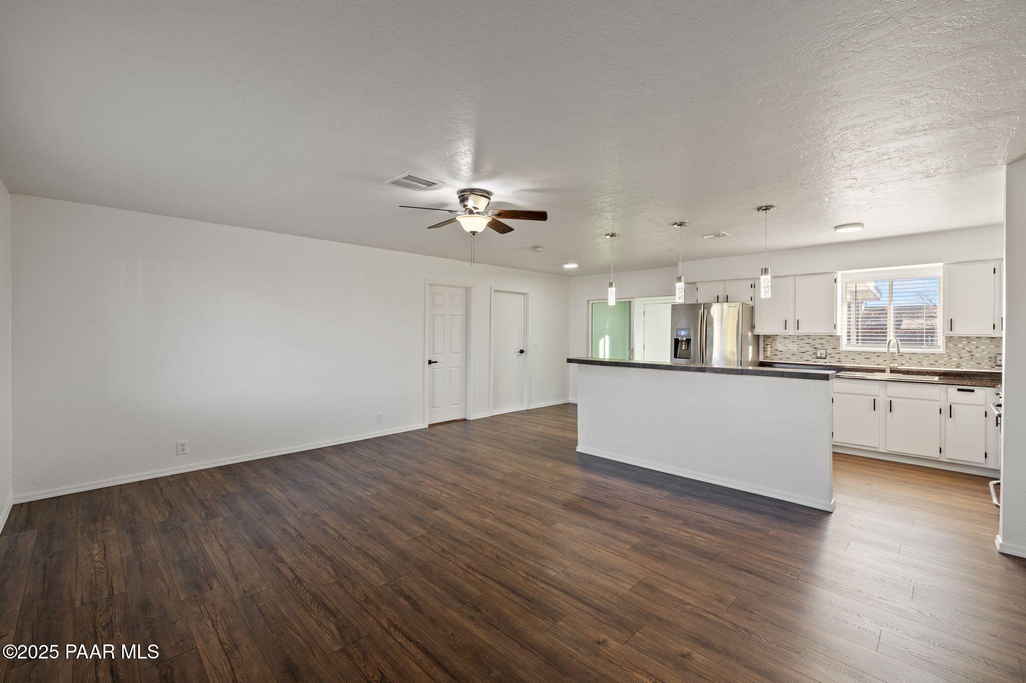 8070 East Gale Road Prescott Valley, AZ 86314 - Photo 6 of 38 Living Room