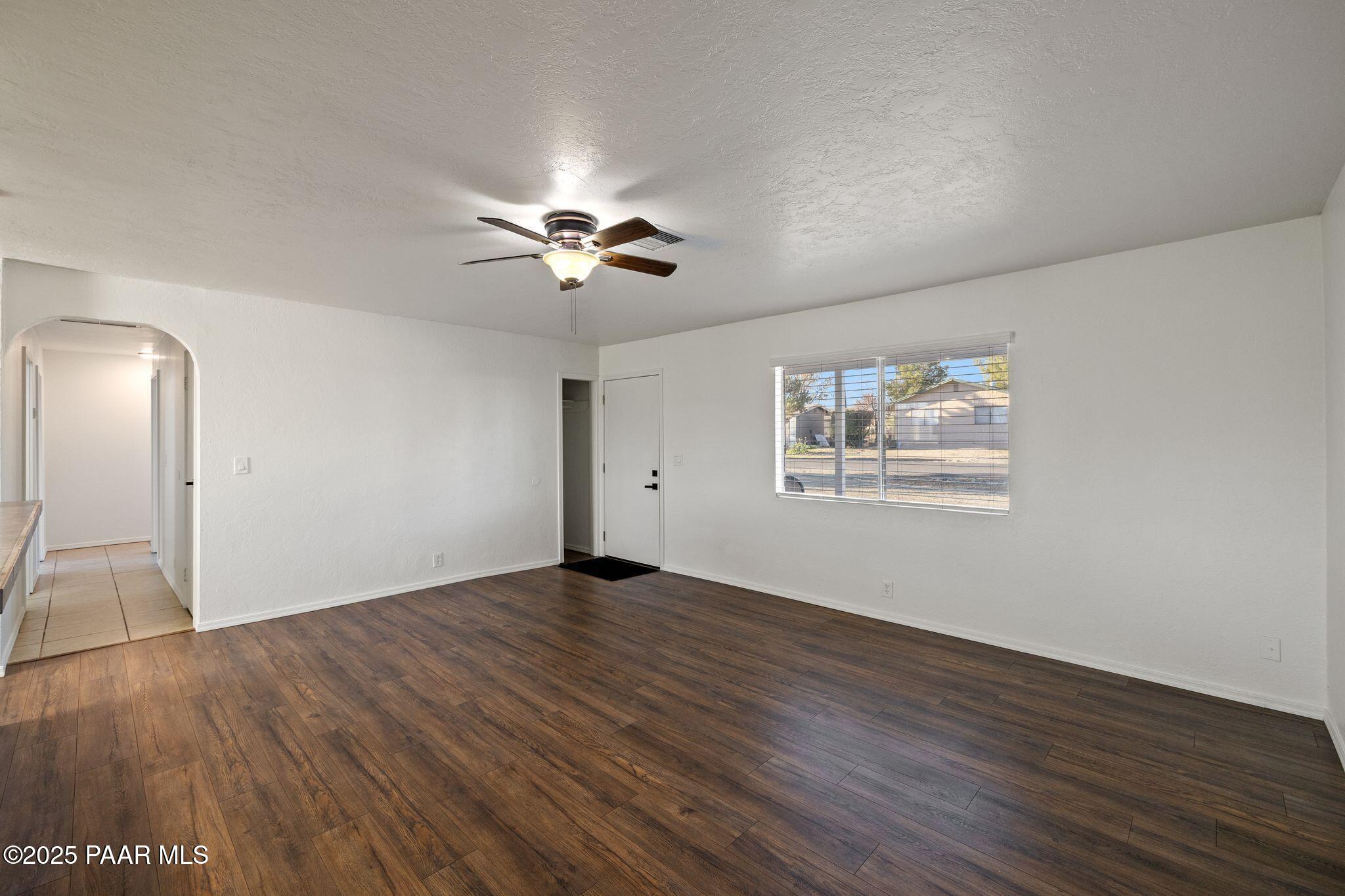 8070 East Gale Road Prescott Valley, AZ 86314 - Photo 7 of 37 Living Room