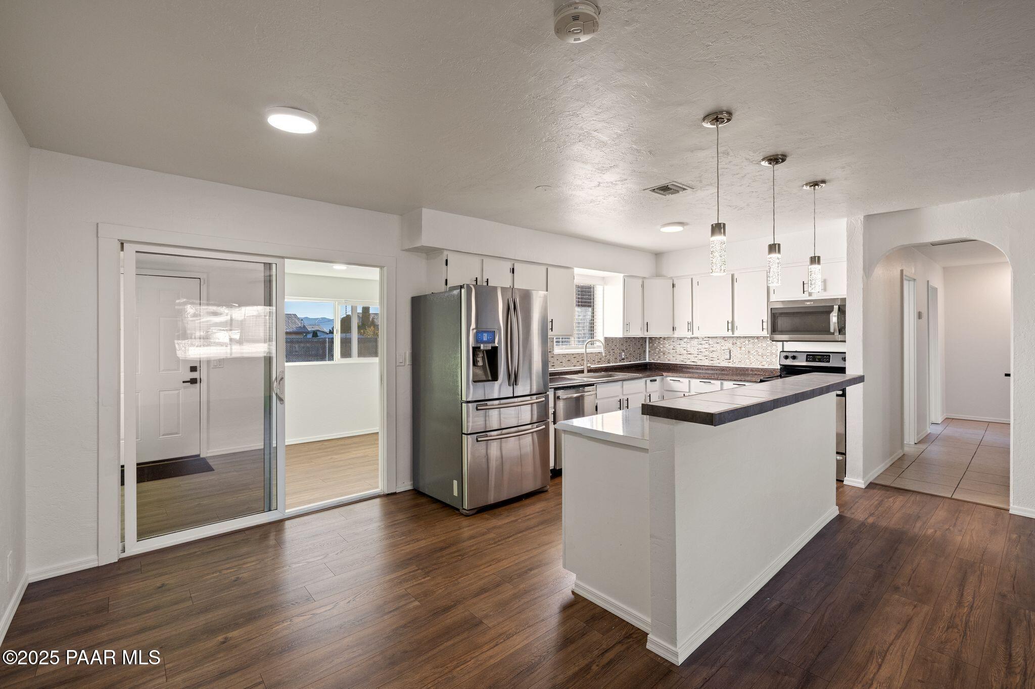 8070 East Gale Road Prescott Valley, AZ 86314 - Photo 9 of 37 Kitchen