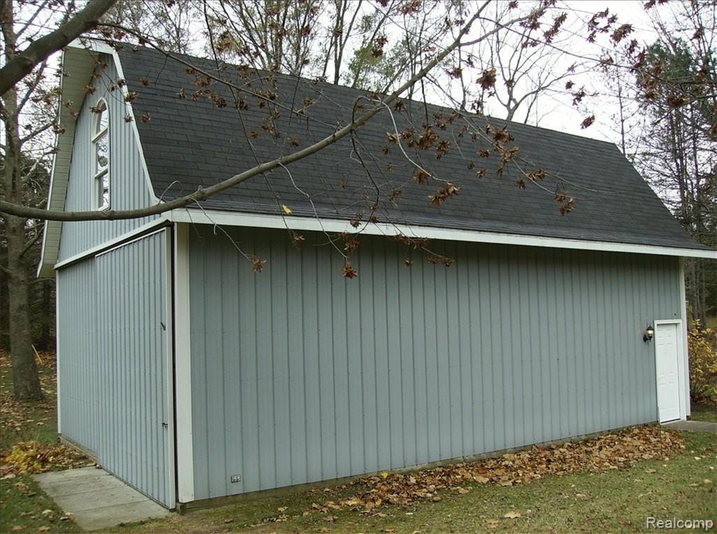 10825 Silver Lake Road South Lyon, MI 48178 - Photo 12 of 20 pole barn 1