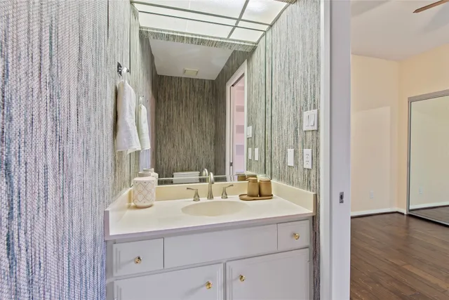 $2,700 | 2037 Enterprise Avenue, League City, TX 77573