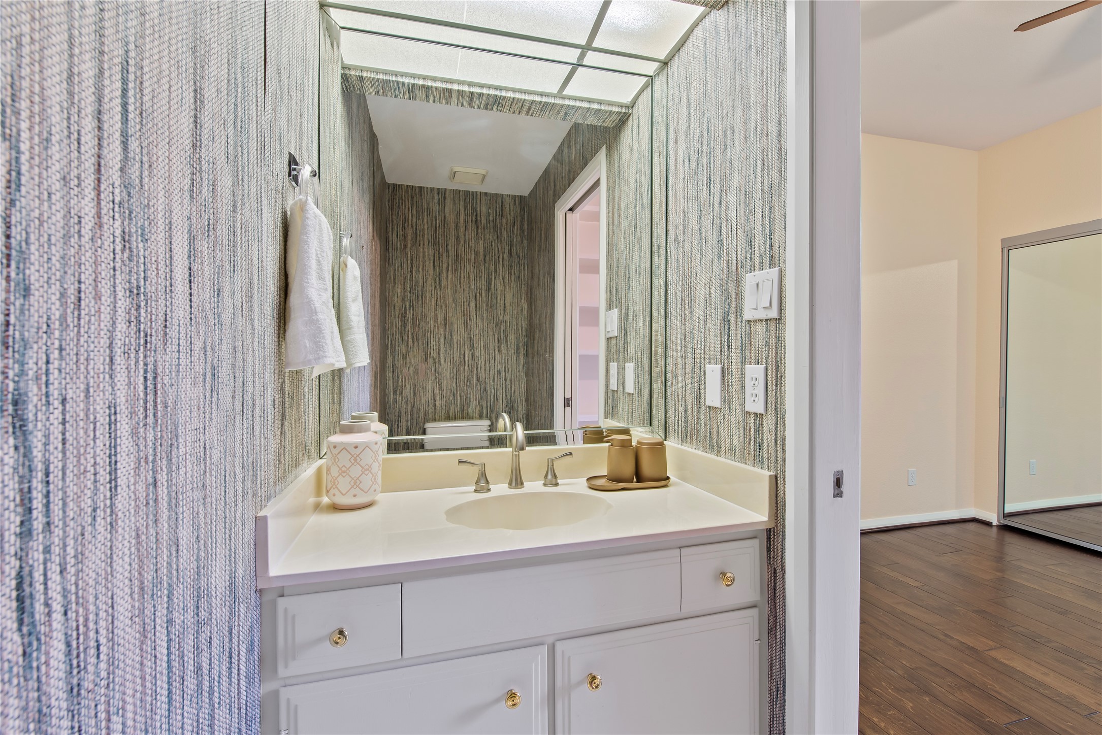2037 Enterprise Avenue League City, TX 77573 - Photo 21 of 49 a bathroom with a sink and a mirror