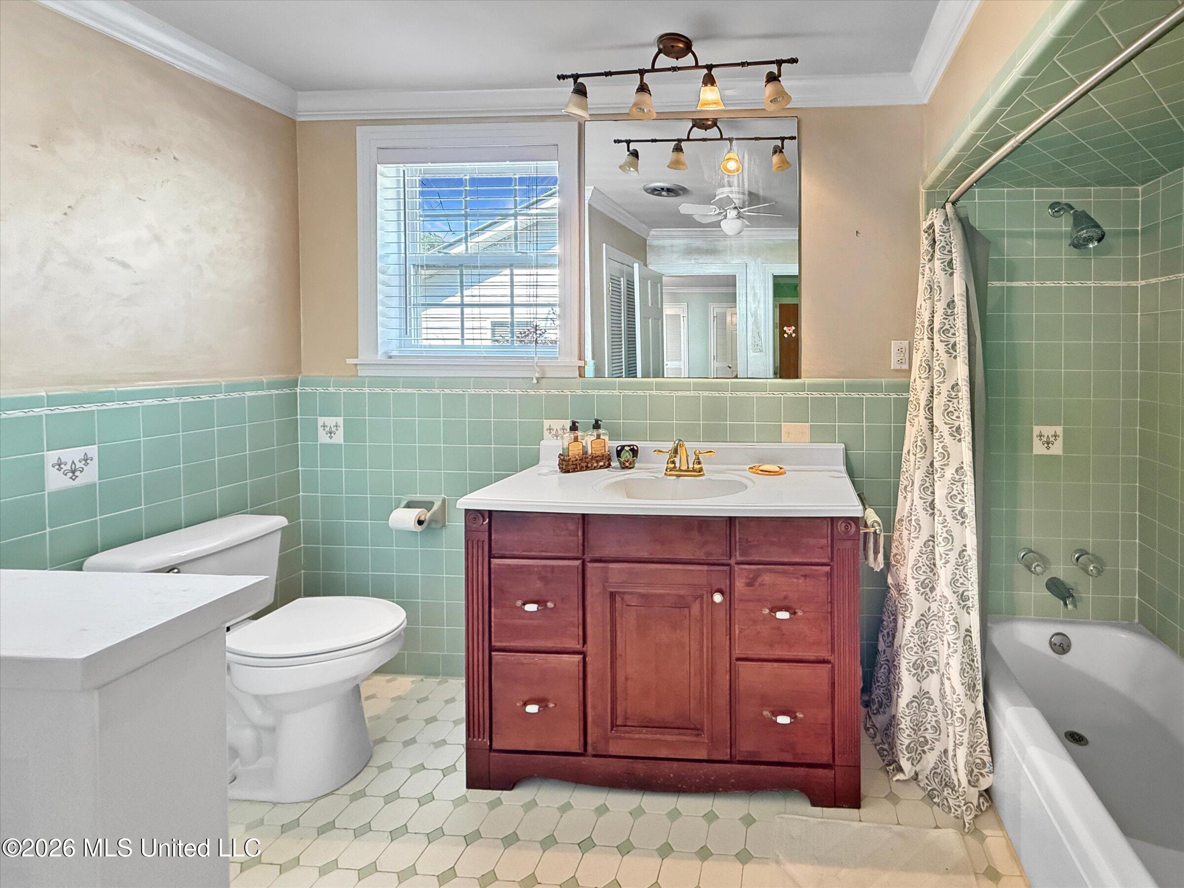 331 Main Street Bay St. Louis, MS 39520 - Photo 8 of 15 Jack n Jill Bath