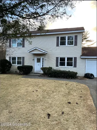 $1,795 | 23 Woodridge Circle, Unit A, Halfmoon, NY 12065