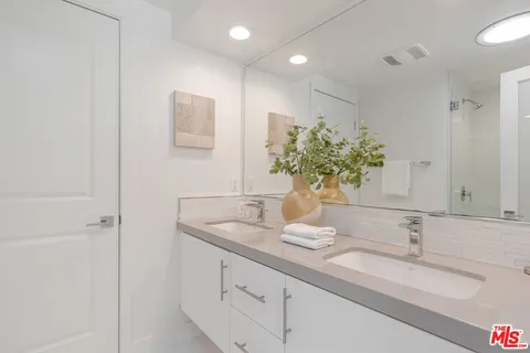 $1,249,000 | 3306 Aria Lane, Los Angeles, CA 90034