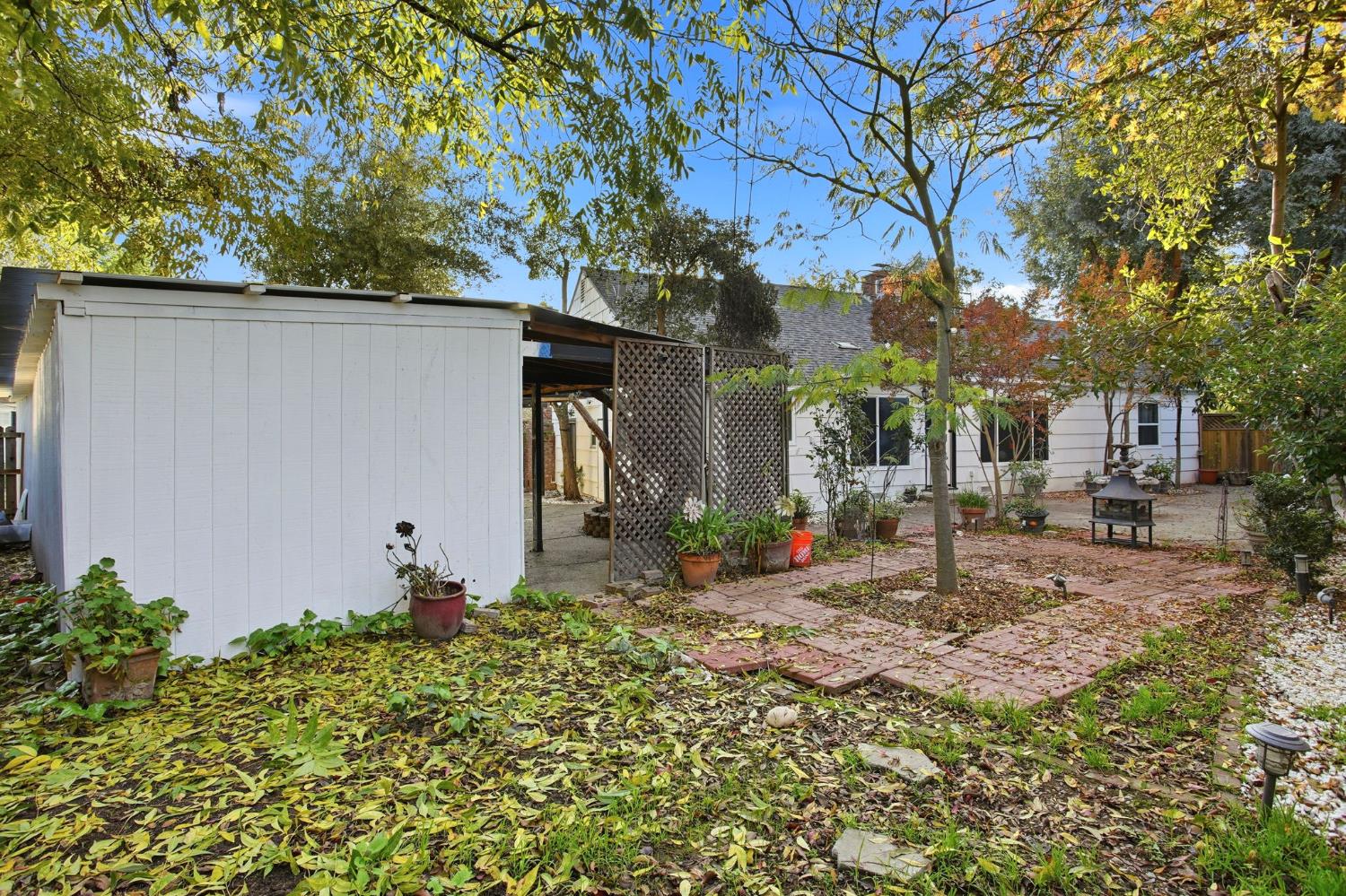 3801 Woodcrest Road Sacramento, CA 95821 - Photo 29 of 35 a backyard of a house with table and chairs