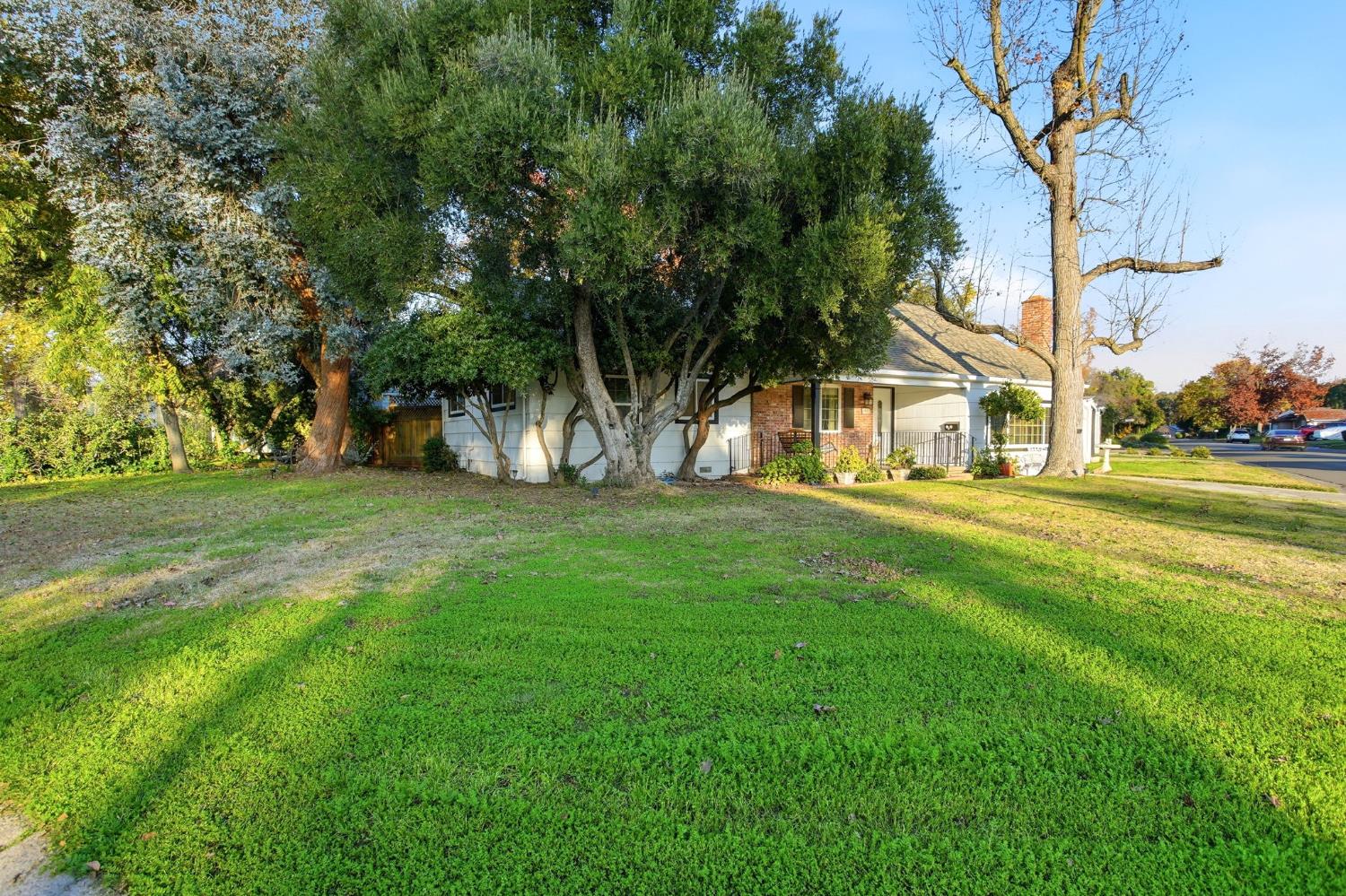 3801 Woodcrest Road Sacramento, CA 95821 - Photo 33 of 35 a backyard of a house with lots of green space