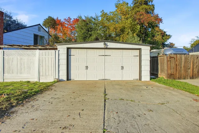 a view of backyard of house