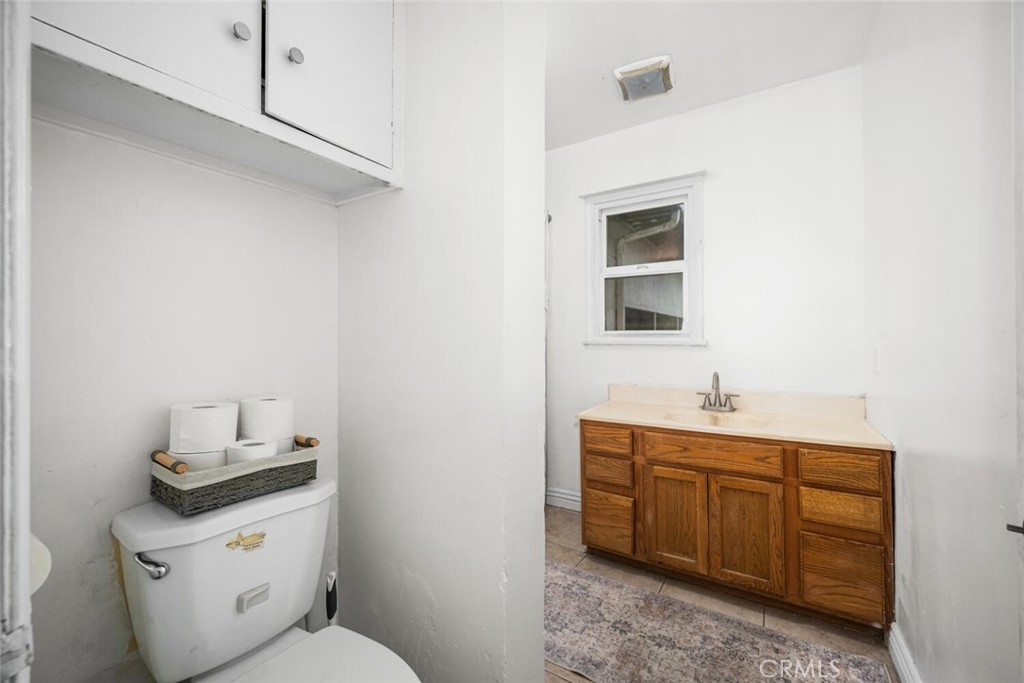 2309 East Killen Court Compton, CA 90221 - Photo 27 of 53 Bathroom
