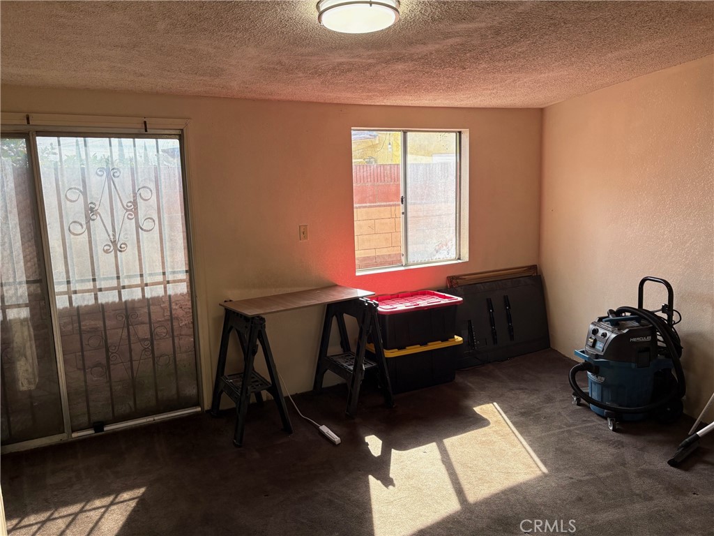 2309 East Killen Court Compton, CA 90221 - Photo 31 of 53 Nice sized room.