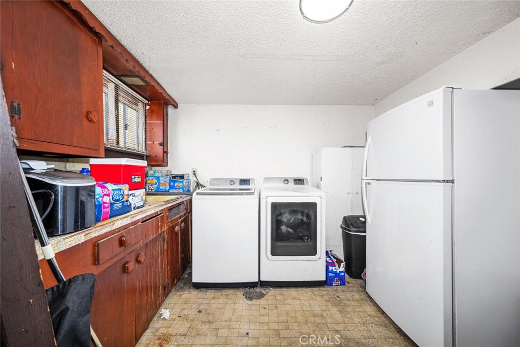 2309 East Killen Court Compton, CA 90221 - Photo 32 of 53 Laundry area in Arizona room.