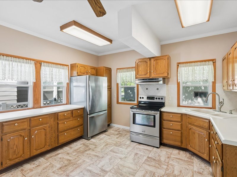 2206 6th Street Moline, IL 61265 - Photo 11 of 36