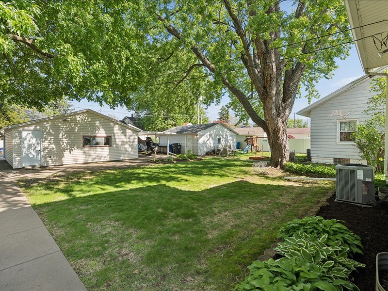 2206 6th Street Moline, IL 61265 - Photo 28 of 36