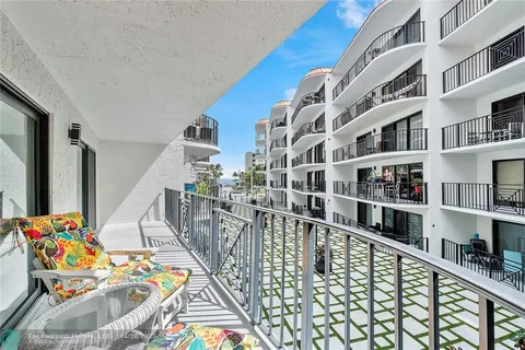 $560,000 | 2029 North Ocean Boulevard, Unit 208, Fort Lauderdale, FL 33305