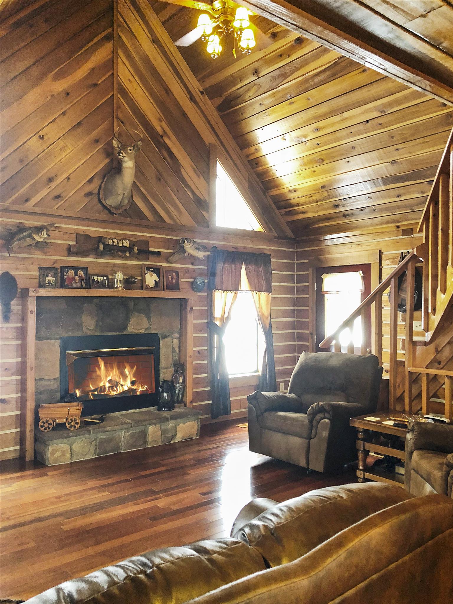 121 Edenway Road Dover, TN 37058 - Photo 5 of 24 Amazing great room w/gas log fireplace and hardwood floors.