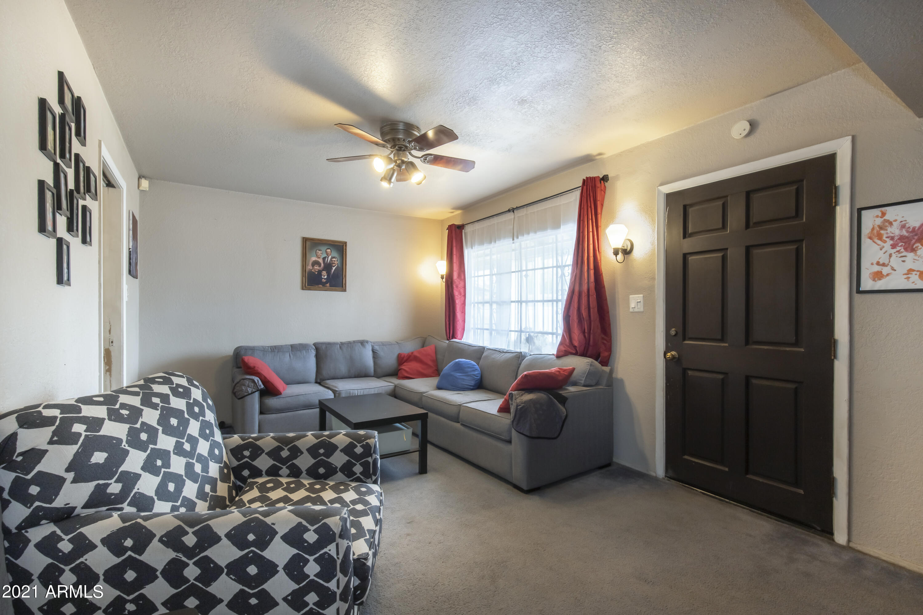 3021 West Madison Street Phoenix, AZ 85009 - Photo 4 of 20 Living Room