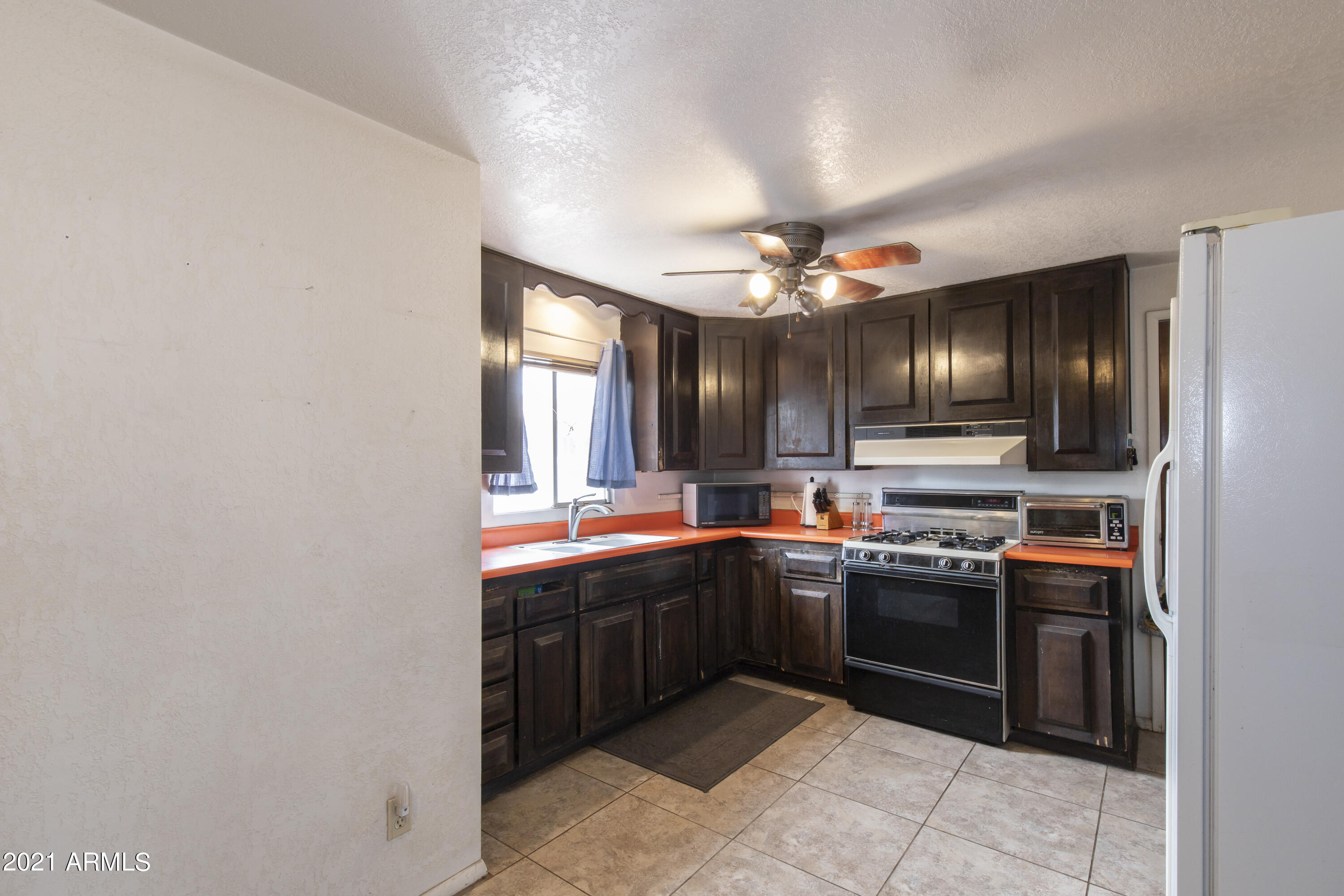 3021 West Madison Street Phoenix, AZ 85009 - Photo 5 of 20 Kitchen