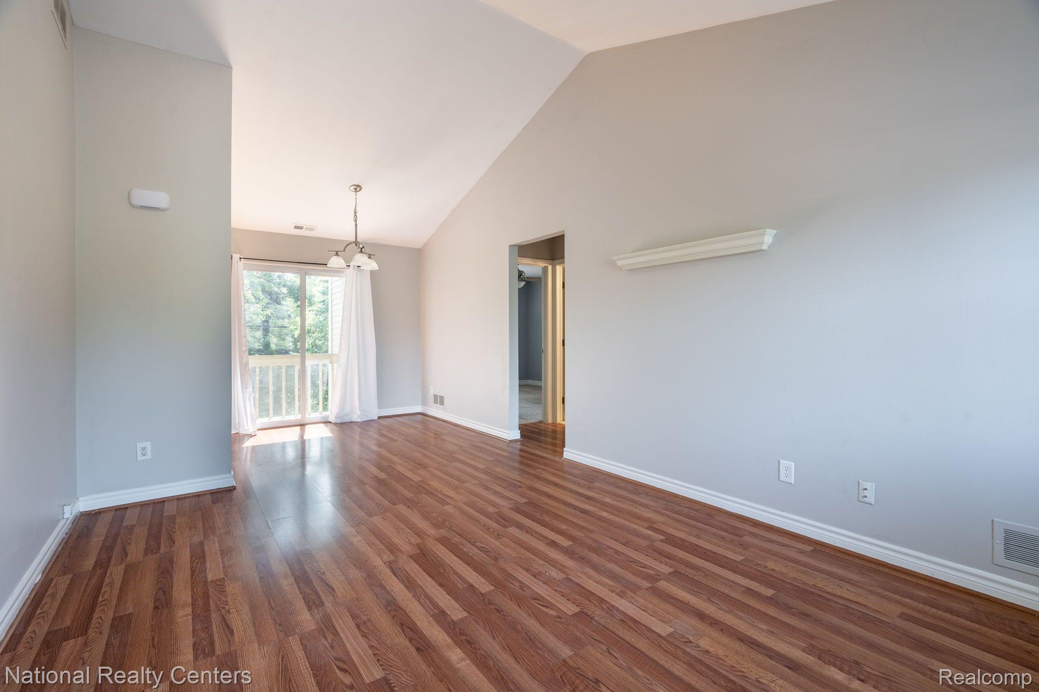 1663 Emerson Circle Rochester, MI 48307 - Photo 7 of 25 Spacious great room