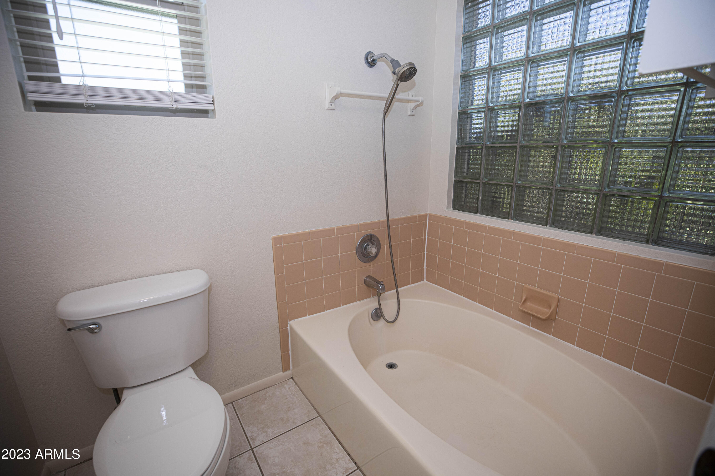 608 East Appaloosa Road Gilbert, AZ 85296 - Photo 15 of 38 a bathroom with a toilet and a bathtub