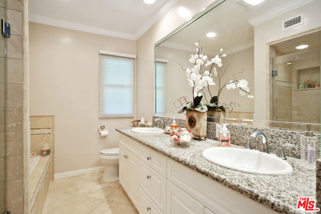 11787 Bellagio Road Los Angeles, CA 90049 - Photo 16 of 25