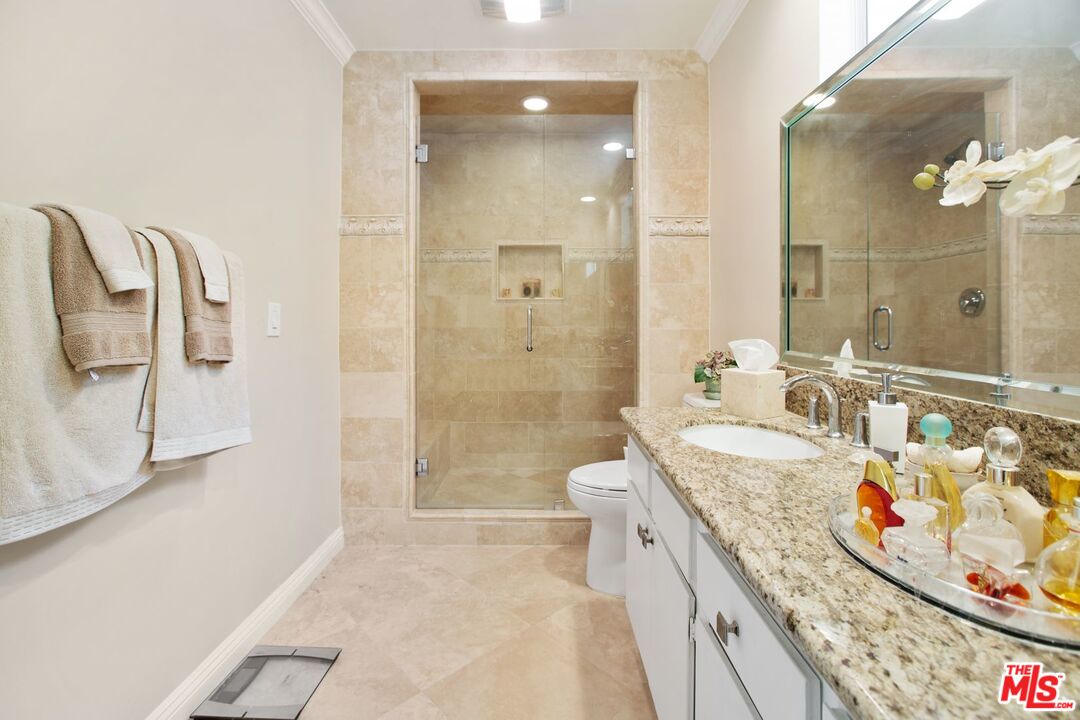 11787 Bellagio Road Los Angeles, CA 90049 - Photo 17 of 25