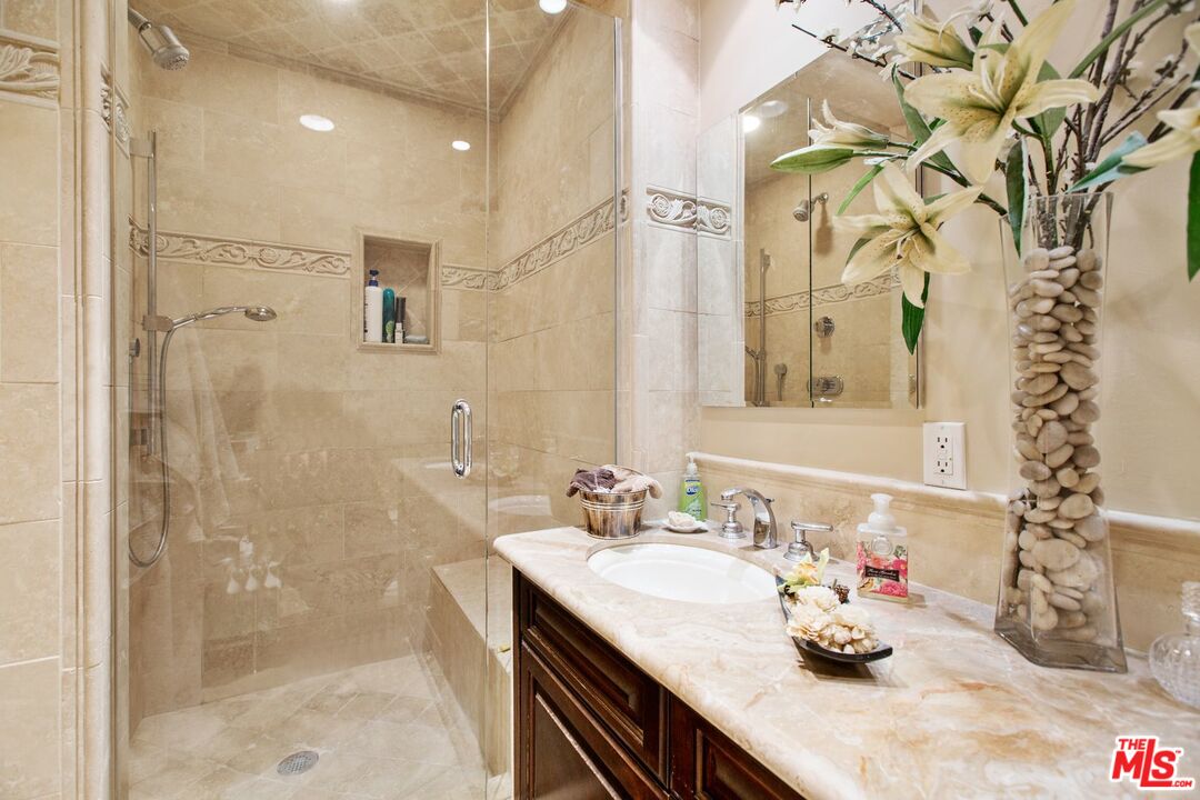11787 Bellagio Road Los Angeles, CA 90049 - Photo 18 of 25