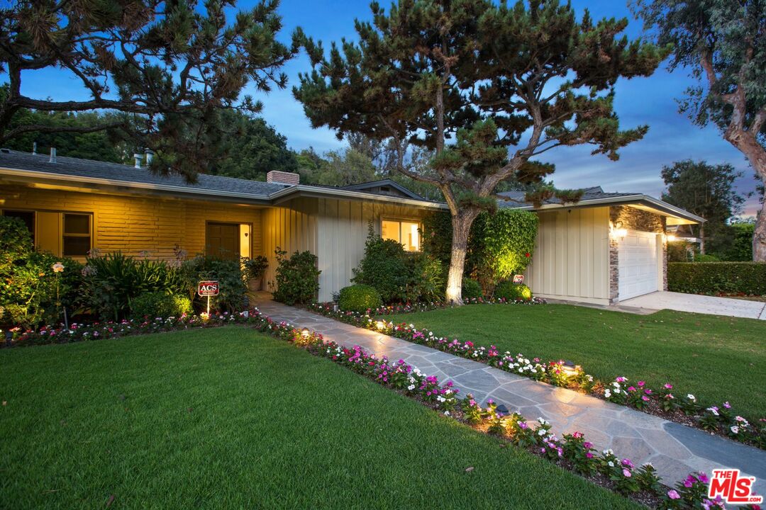 11787 Bellagio Road Los Angeles, CA 90049 - Photo 3 of 25