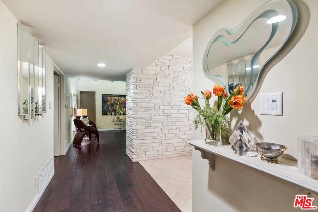 11787 Bellagio Road Los Angeles, CA 90049 - Photo 5 of 25