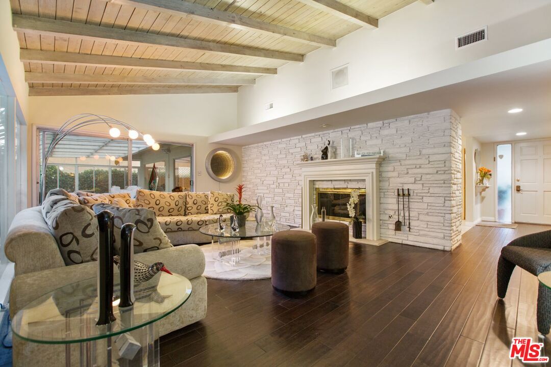 11787 Bellagio Road Los Angeles, CA 90049 - Photo 7 of 25