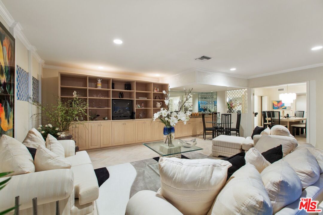 11787 Bellagio Road Los Angeles, CA 90049 - Photo 9 of 25